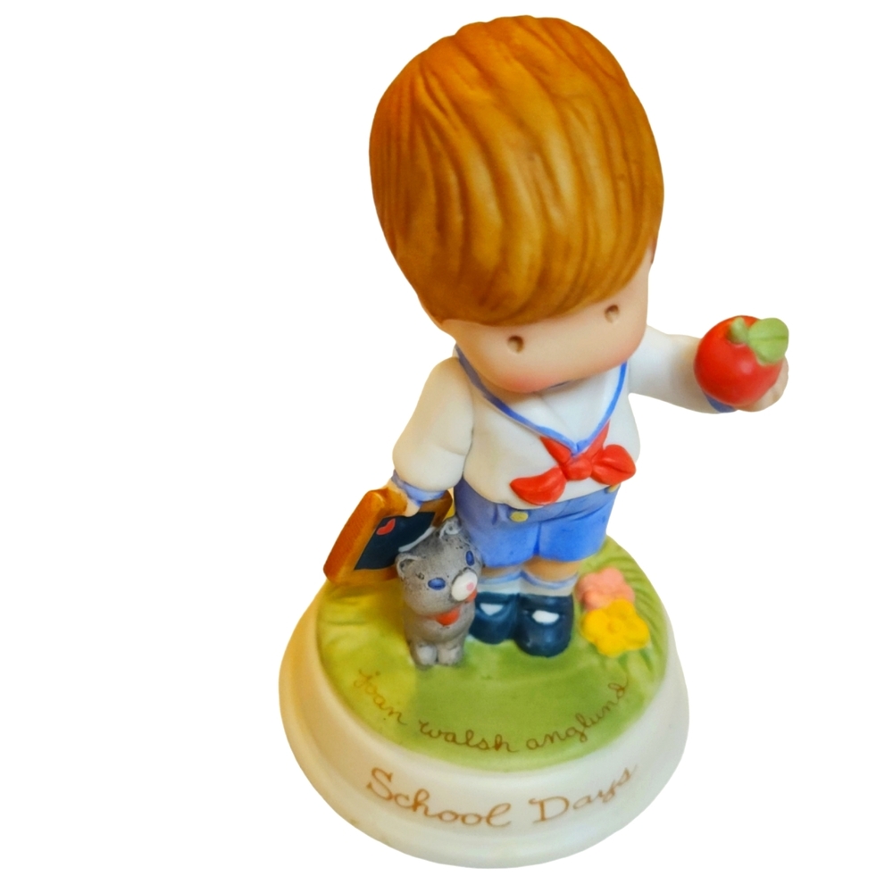AVON School Days Little Boy w/ Cat Apple Bisque Figurine JOAN WALSH ANGLUND 1986 - Picture 2 of 6